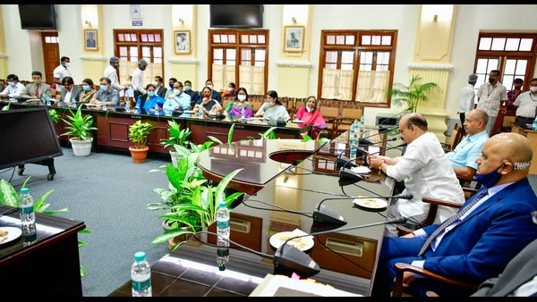 ಅಧಿಕಾರಿಗಳಿಂದ ಸಿಎಂಗೆ ಶುಭಾಶಯ