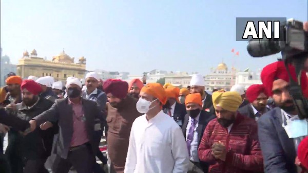 Punjab Poll: Congress Leader Rahul Gandhi visits Golden Temple Punjab Poll: Congress Leader Rahul Gandhi visits Golden Temple