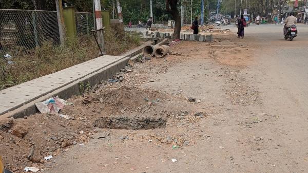 ಹೊಸದಾಗಿ ಗುಂಡಿ ತೋಡಲಾಗಿದೆ