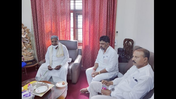 I and DK Shivakumar Only Will Do Mekadatu Padayatra Says Opposition Leader Siddaramaiah