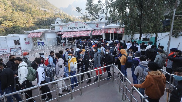 After Stampede 27,000 Pilgrims Offered Prayers At Mata Vaishno Devi Temple After Stampede 27,000 Pilgrims Offered Prayers At Mata Vaishno Devi Temple