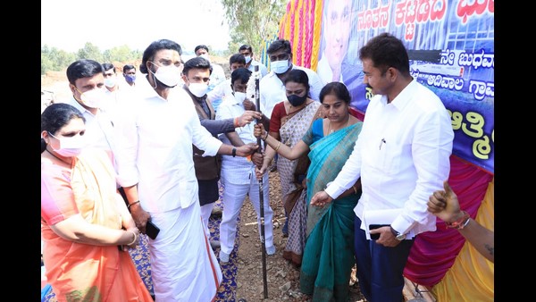 Health Minister K Sudhakar laid the Foundation Stone for Rs 25 Crore Cost Multi Specialty Hospital in Hiriyur Health Minister K Sudhakar laid the Foundation Stone for Rs 25 Crore Cost Multi Specialty Hospital in Hiriyur