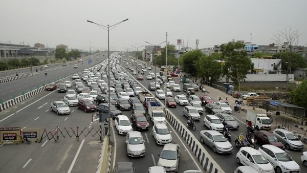 Heavy Traffic In Delhi After BJP Protests Against AAPs New Excise Policy