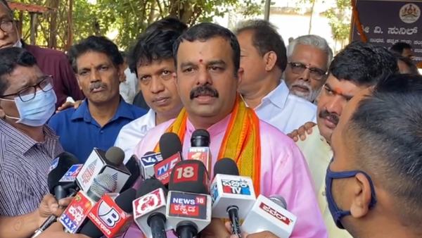 Hijab vs Saffron Shawl Controversy: BJP Outrage against Congress