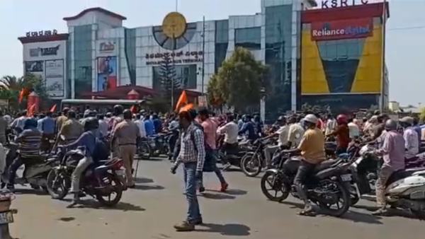 Stones Pelted at Procession of Bajrang Dal Activist Harshas Body From Hospital to Home Stones Pelted at Procession of Bajrang Dal Activist Harshas Body From Hospital to Home