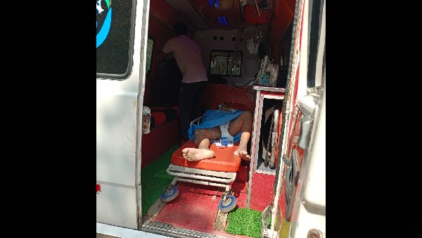 Bengaluru: Traffic Police Constable Save Patient Life by Helping Ambulance Driver to Change Ambulance Tyre 