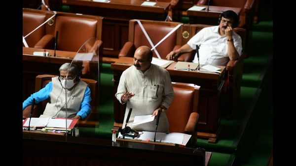 Ruckus in the Karnataka assembly, speaker Vishveshwara Hegde kageri adjourned till tomorrow 11 am