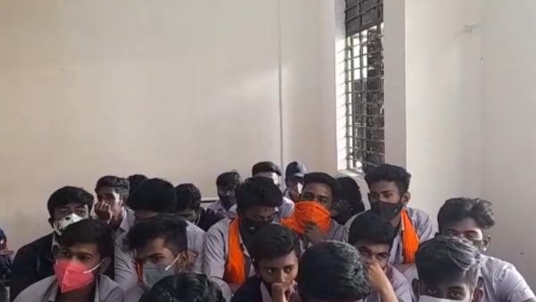 Chikkamagaluru: Students Came to College by Wearing Blue Shawl After Hijab and Saffron Shawl Row