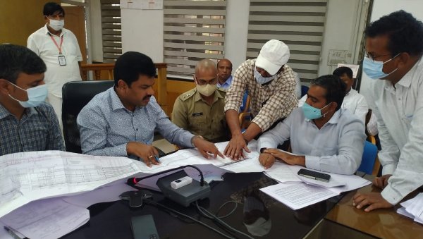 ಜಮೀನು ಮಾಲೀಕರೊಂದಿಗೆ ಸಭೆ