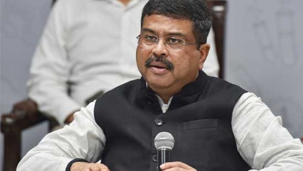 CPIM Leader Elamaram Karim Urges Union Education Minister Dharmendra Pradhan to Intervention in Karnataka Hijab Row CPIM Leader Elamaram Karim Urges Union Education Minister Dharmendra Pradhan to Intervention in Karnataka Hijab Row