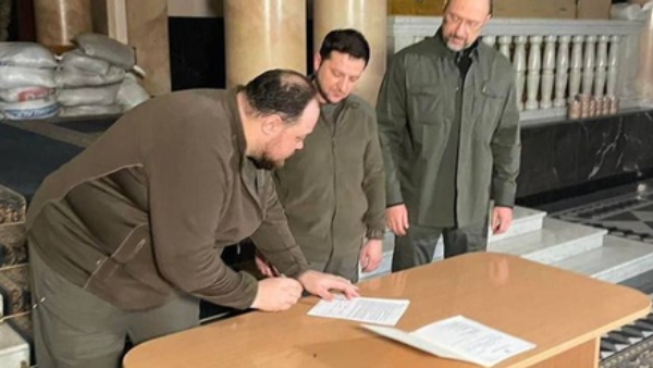 Ukraine President has signed an application for the membership of Ukraine in the European Union Ukraine President has signed an application for the membership of Ukraine in the European Union