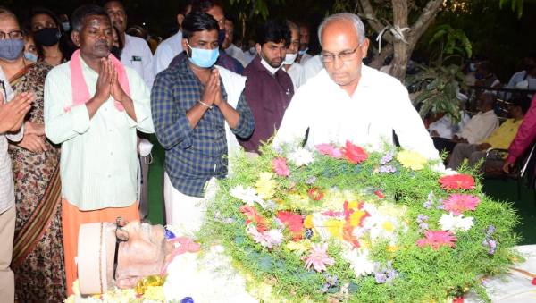 ನುಡಿನಮನ ಸಲ್ಲಿಕೆ ಮಾಡಲಾಯಿತು