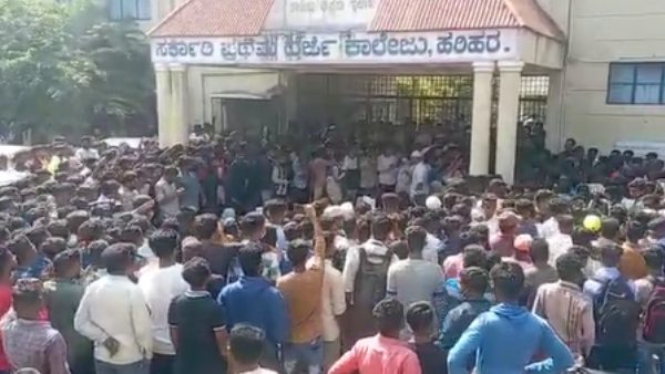 ಕಾಲೇಜಿನಲ್ಲಿ ಹಿಜಾಬ್ ವಿವಾದ