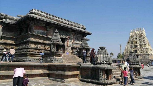 Hassan: Tourist Guides Scramble to Make Money From the Decline of Tourists Due To Coronavirus 