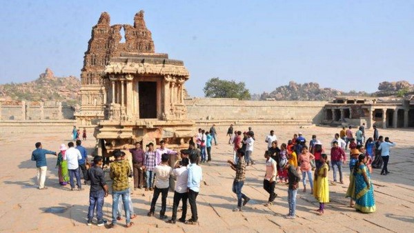 Hassan: Tourist Guides Scramble to Make Money From the Decline of Tourists Due To Coronavirus 