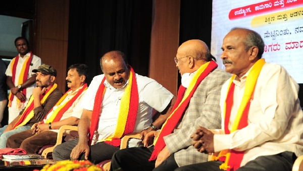  ನಾಡಿನ ಪ್ರಗತಿಯ ದೃಷ್ಟಿಯಿಂದ ರಾಜಕೀಯಕ್ಕೆ ಬನ್ನಿ ಎಂದು ಕುಮಾರಸ್ವಾಮಿ ಆಹ್ವಾನ