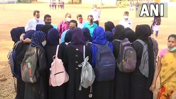 Hijab Row: Students wearing hijab allowed entry in Kundapura College; To Be Seated In Separate Class Hijab Row: Students wearing hijab allowed entry in Kundapura College; To Be Seated In Separate Class