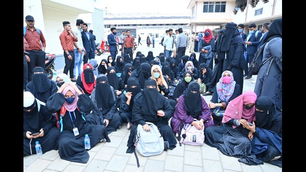 Hijab Controversy: DC KN Ramesh Issued Order Section 144 in Colleges Surround Till February 23 