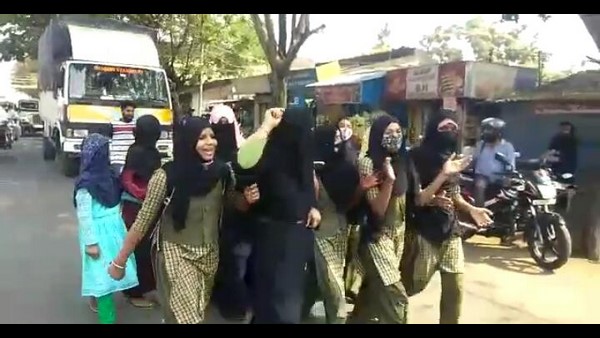  ಮೂಡಿಗೆರೆಯಲ್ಲೂ ಭುಗಿಲೆದ್ದ ಹಿಜಾಬ್ ವಿವಾದ