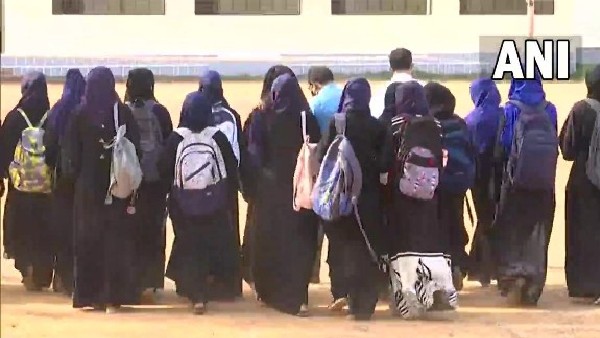  'ಜೈ ಶ್ರೀ ರಾಮ್' ಎಂದು ಕೂಗಿದ ಹುಡುಗರ ಗುಂಪು