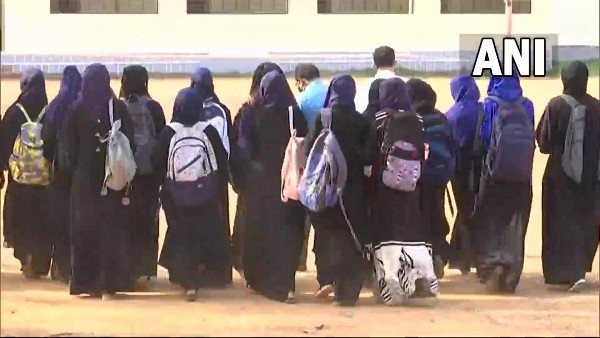 Hijab Row: Students wearing hijab allowed entry in Kundapura College; To Be Seated In Separate Class Hijab Row: Students wearing hijab allowed entry in Kundapura College; To Be Seated In Separate Class