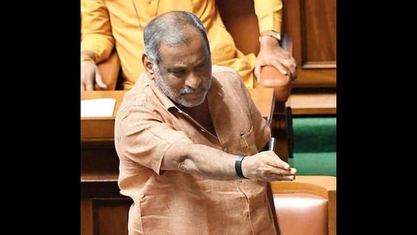 ಅಧಿವೇಶನದ ವೇಳೆ ಅತ್ಯಂತ ಸಮರ್ಥವಾಗಿ ತಮ್ಮ ಜವಾಬ್ದಾರಿಯನ್ನು ಮಾಧುಸ್ವಾಮಿ ವಹಿಸಿದ್ದರು ಅಧಿವೇಶನದ ವೇಳೆ ಅತ್ಯಂತ ಸಮರ್ಥವಾಗಿ ತಮ್ಮ ಜವಾಬ್ದಾರಿಯನ್ನು ಮಾಧುಸ್ವಾಮಿ ವಹಿಸಿದ್ದರು