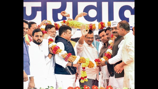 ಶೋಲೆ ಸಿನಿಮಾದ ಡೈಲಾಗ್ ಹೊಡೆದ ಕೇಜ್ರಿವಾಲ್ ಶೋಲೆ ಸಿನಿಮಾದ ಡೈಲಾಗ್ ಹೊಡೆದ ಕೇಜ್ರಿವಾಲ್