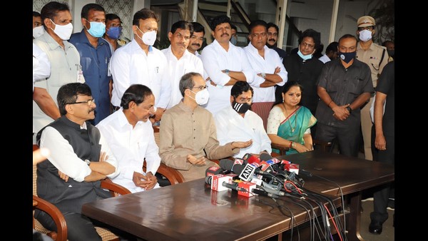  ಮಹಾರಾಷ್ಟ್ರದ ಸಿಎಂ ಉದ್ದವ್ ಠಾಕ್ರೆಯವರನ್ನು ಕೆಸಿಆರ್ ಮುಂಬೈನಲ್ಲಿ ಭೇಟಿ