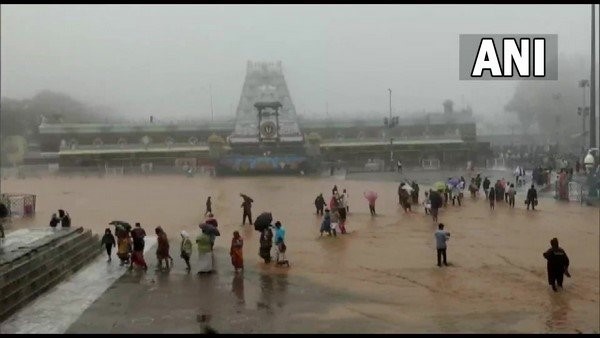  ಮಹಾಮಳೆಗೆ ದೇವರ ನಗರ ತಿರುಪತಿ ಅಕ್ಷರಶಃ ತತ್ತರಿಸಿ ಹೋಗಿತ್ತು