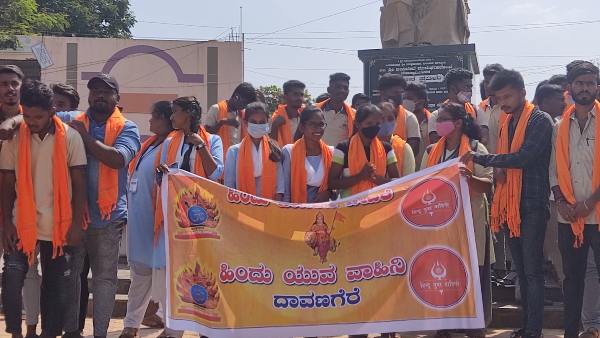 ಸಮವಸ್ತ್ರ ಕಡ್ಡಾಯಗೊಳಿಸಬೇಕು