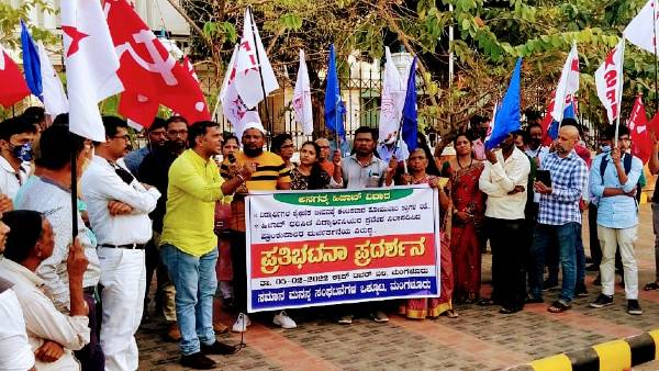 Hijab vs Kesari Shalya: DYFI held Protest against the Principals of Udupi, Kundapur College 