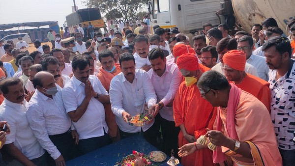 Minister CC Patil To Drive Late Shivakumara Swamis 111 Feet Statue Build in Veerapura