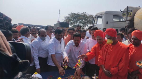 Minister CC Patil To Drive Late Shivakumara Swamis 111 Feet Statue Build in Veerapura