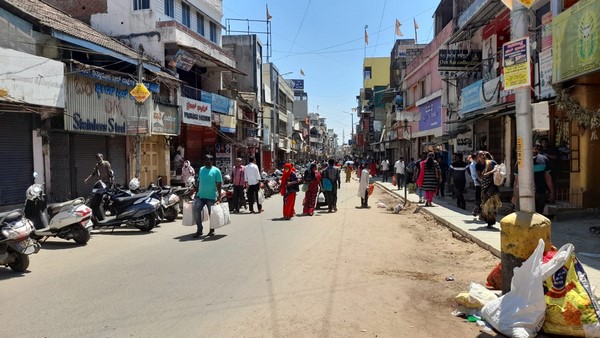 ಮುಚ್ಚಿದ್ದ ಅಂಗಡಿಗಳು ಓಪನ್