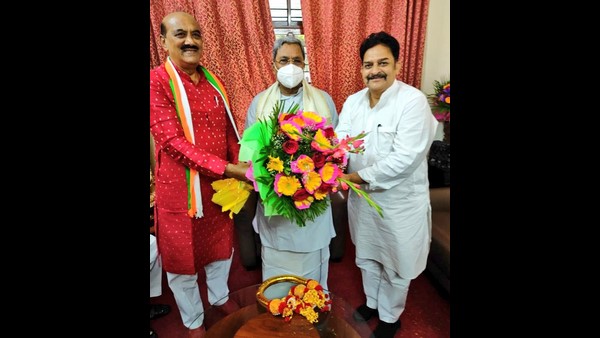  ಅಶೋಕ್ ಮಹಾದೇವಪ್ಪ ಪಟ್ಟಣ್ ಅವರಿಂದ ದೂರವಿರಿ