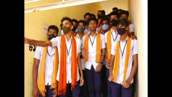 ಸಮವಸ್ತ್ರ ಧರಿಸಿ ಬರಲು ಮಾತ್ರ ಅವಕಾಶ ಸಮವಸ್ತ್ರ ಧರಿಸಿ ಬರಲು ಮಾತ್ರ ಅವಕಾಶ