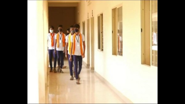 ಕಾಲೇಜು ವಾತಾವರಣ ಹಾಳು ಮಾಡುತ್ತಿದ್ದಾರೆ ಕಾಲೇಜು ವಾತಾವರಣ ಹಾಳು ಮಾಡುತ್ತಿದ್ದಾರೆ