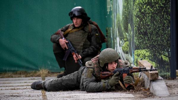  ಜೆನಿಚೆಸ್ಕಿ ಸೇತುವೆಯಲ್ಲಿ ಮೈನ್ಸ್ ನೊಂದಿಗೆ ಸ್ಪೋಟಿಸಿ ಆತ್ಮಾಹುತಿ