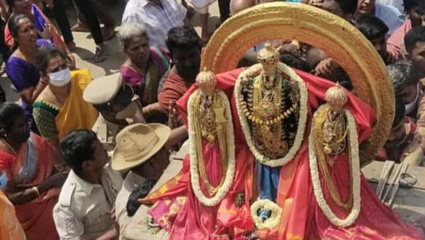 ಕೋವಿಡ್ನಿಂದ ರದ್ದಾಗಿದ್ದ ಜಾತ್ರೆ ಕೋವಿಡ್ನಿಂದ ರದ್ದಾಗಿದ್ದ ಜಾತ್ರೆ