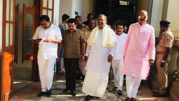  ಸಿದ್ದರಾಮಯ್ಯನವರು ಜಮೀರ್ ಪರ ವಕಾಲತ್ತು ವಹಿಸಿದ್ದಾರೆ