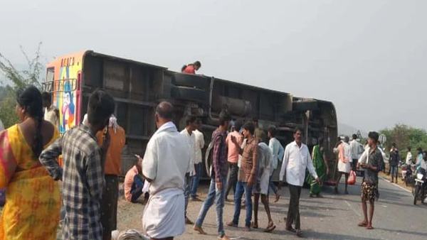 Tumkur Bus Accident: 5 Dead, 50 Injured After Bus Carrying 60 Passengers Overturns in Pavagada Tumkur Bus Accident: 5 Dead, 50 Injured After Bus Carrying 60 Passengers Overturns in Pavagada