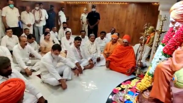 Congress Leader Rahul Gandhi Visits Siddaganga Mutt on Thursday Congress Leader Rahul Gandhi Visits Siddaganga Mutt on Thursday