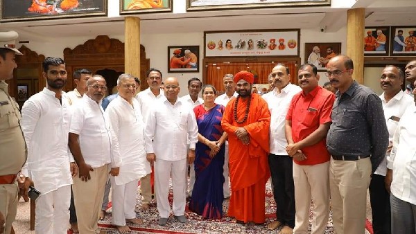 Governor Thawarchand Gehlot Visited The Panchamasali Mutt of Harihar