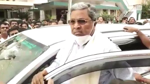 ಸ್ವಾಮೀಜಿಗಳನ್ನು ಎಳೆದು ತಂದಿದ್ದೇಕೆ? ಸ್ವಾಮೀಜಿಗಳನ್ನು ಎಳೆದು ತಂದಿದ್ದೇಕೆ?