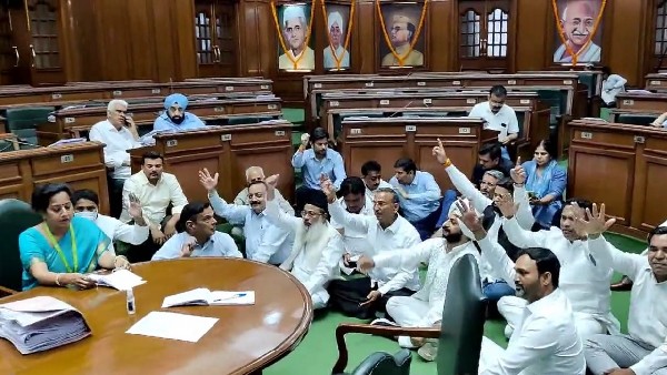 ಸಿಎಂ ಕುರಿತು ಅವಹೇಳನಕಾರಿ ಹೇಳಿಕೆ ನೀಡಿದ ಆದೇಶ್ ಕುಮಾರ್ 