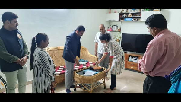 ACB police Raided Bescom Engineer House Who Caught in Bribe Case