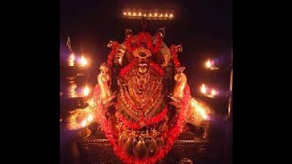  ಲಿಂಗರೂಪದಲ್ಲಿ ದುರ್ಗಾಪರಮೇಶ್ವರಿಯನ್ನು ಬಪ್ಪನಾಡು ಕ್ಷೇತ್ರದಲ್ಲಿ ಆರಾಧಿಸಲಾಗುತ್ತದೆ