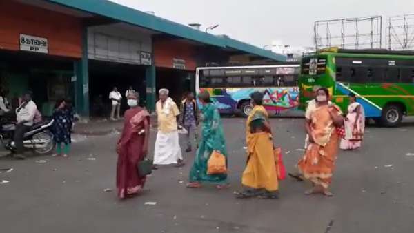 ಕರ್ನಾಟಕಕ್ಕೆ ತೆರಳುವ ಪ್ರಯಾಣಿಕರ ಪರದಾಟ