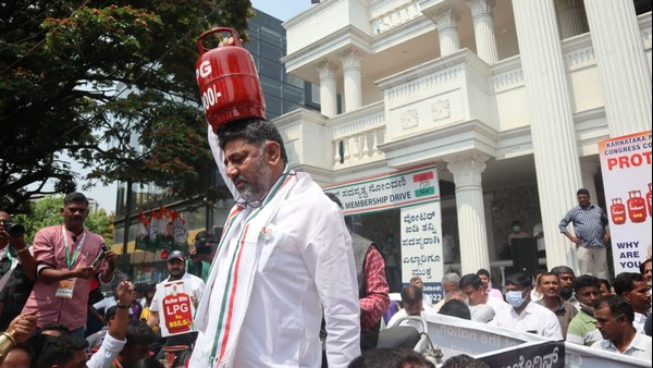Congress statewide protests condemning petrol and gas price hike