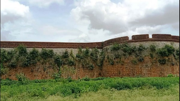  ಸುಂದರ ಕೋಟೆಯನ್ನು ಪುರಾತತ್ವ ಇಲಾಖೆ ಸಂರಕ್ಷಿಸಬೇಕಿದೆ